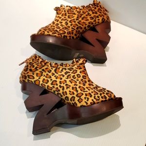 Wild Rose, wood heels 6M